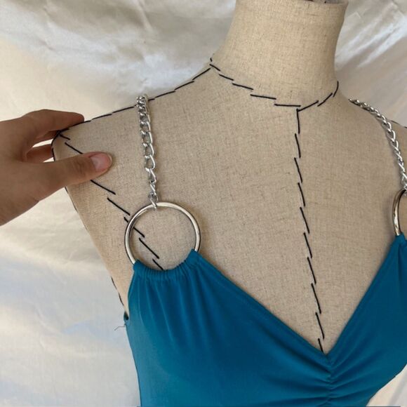 Y2k Blue halter top with chains - Picture 5 of 7